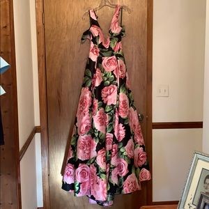 Modules floral gown